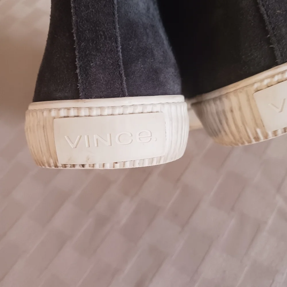 Vince suede upper